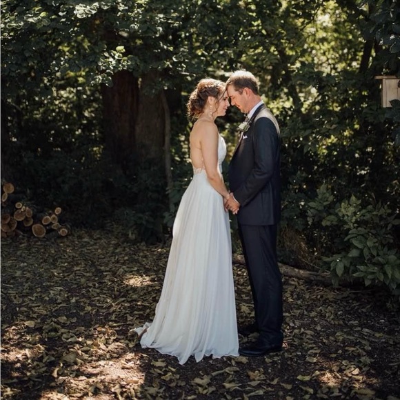 Nicole Milano Colet Italian Wedding Dress - Picture 4 of 10